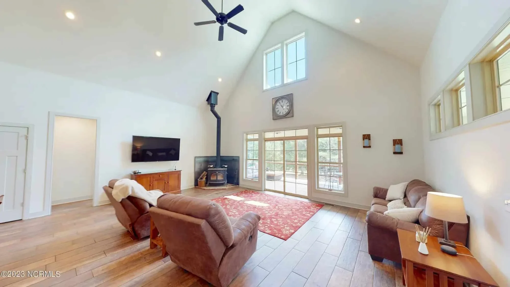 Modern house Floor Plan: Custom Blueprint with 1.5 Stories