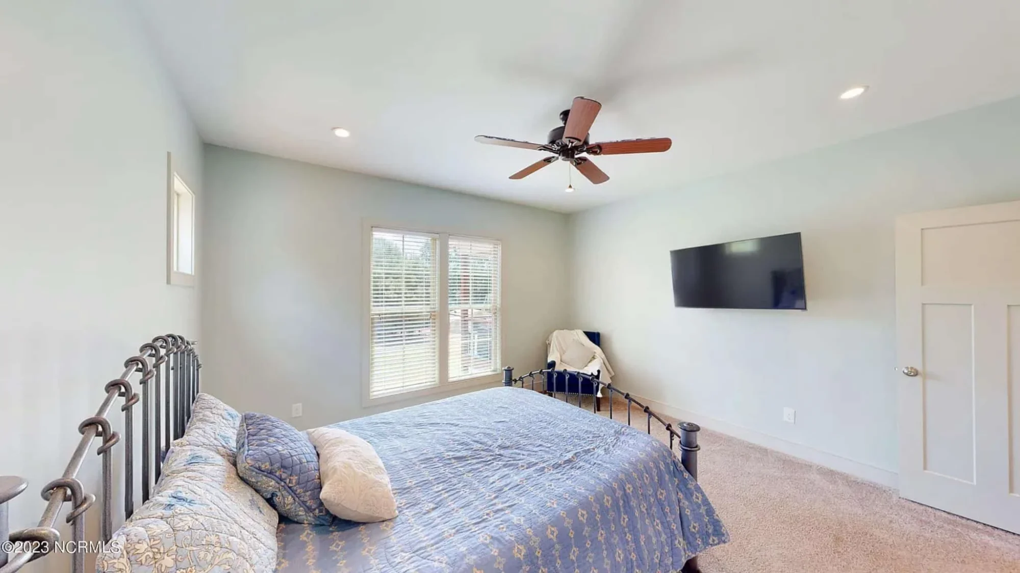 Modern house Floor Plan: Custom Blueprint with 1.5 Stories