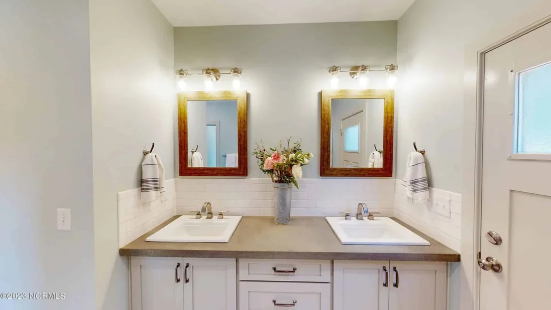 Modern house Floor Plan: Custom Blueprint with 1.5 Stories