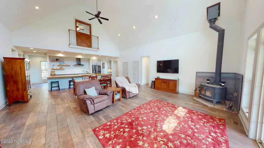 Modern house Floor Plan: Custom Blueprint with 1.5 Stories