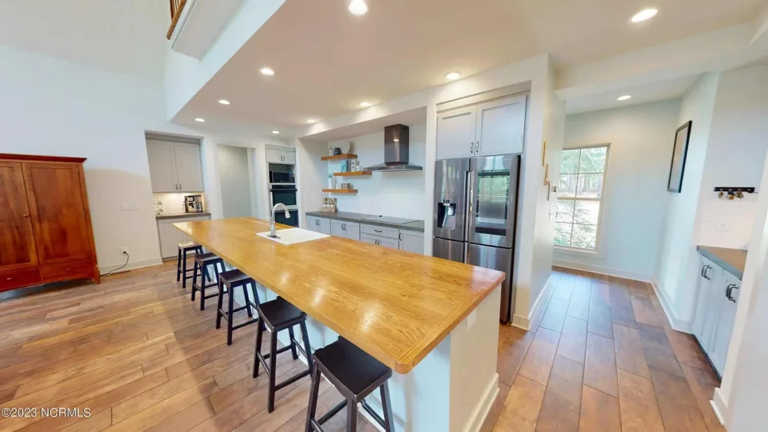 Modern house Floor Plan: Custom Blueprint with 1.5 Stories