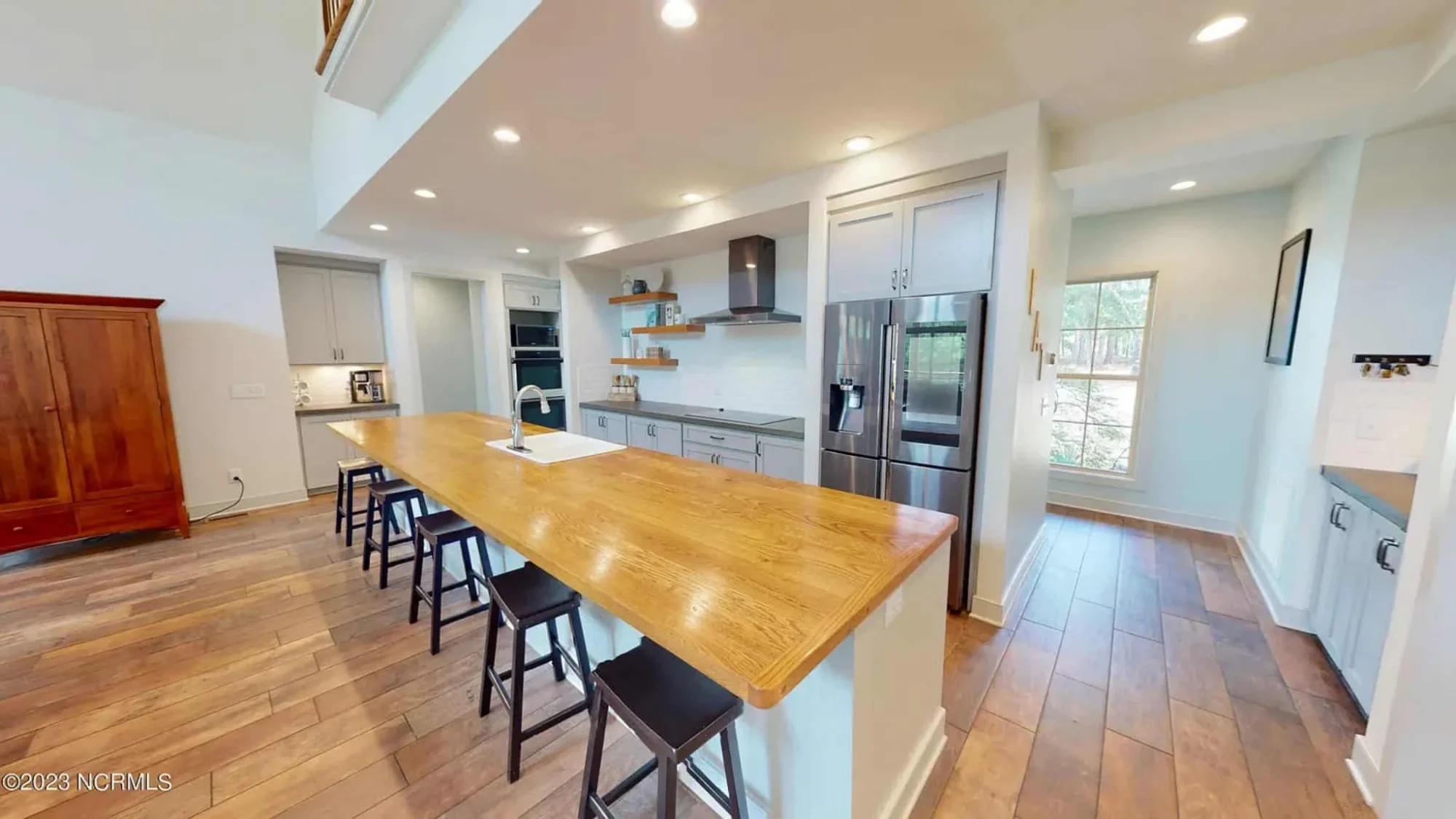 Modern house Floor Plan: Custom Blueprint with 1.5 Stories