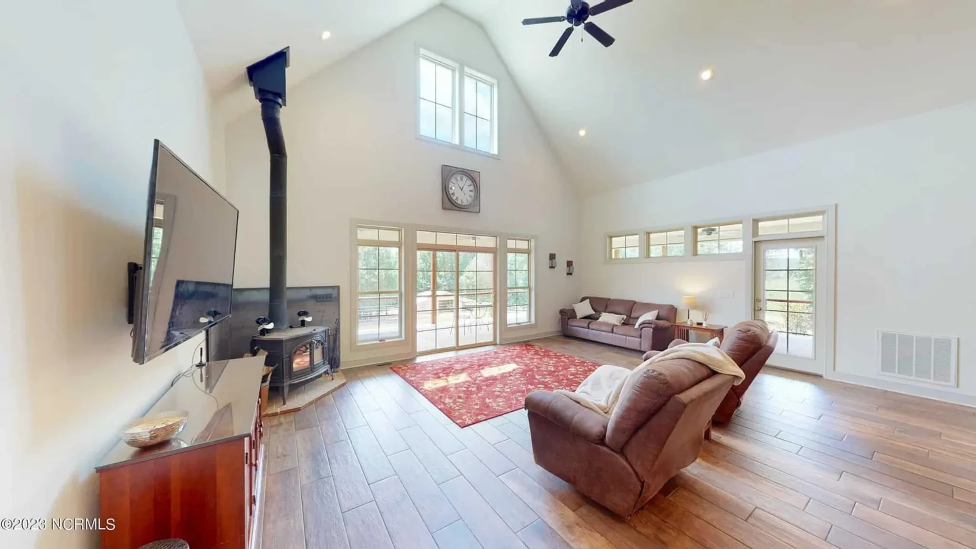 Modern house Floor Plan: Custom Blueprint with 1.5 Stories