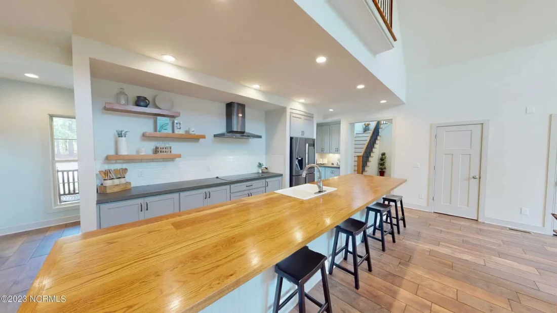 Modern house Floor Plan: Custom Blueprint with 1.5 Stories