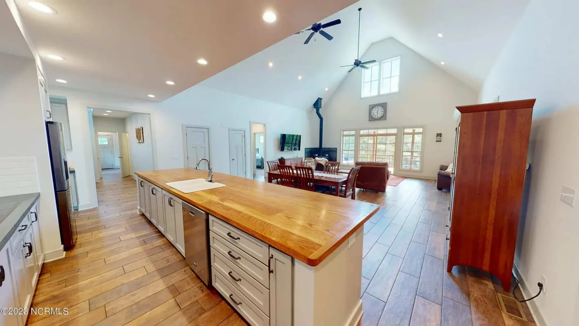 Modern house Floor Plan: Custom Blueprint with 1.5 Stories