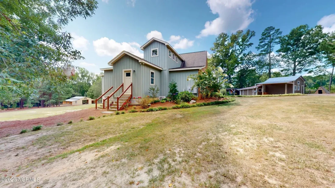 Modern house Floor Plan: Custom Blueprint with 1.5 Stories