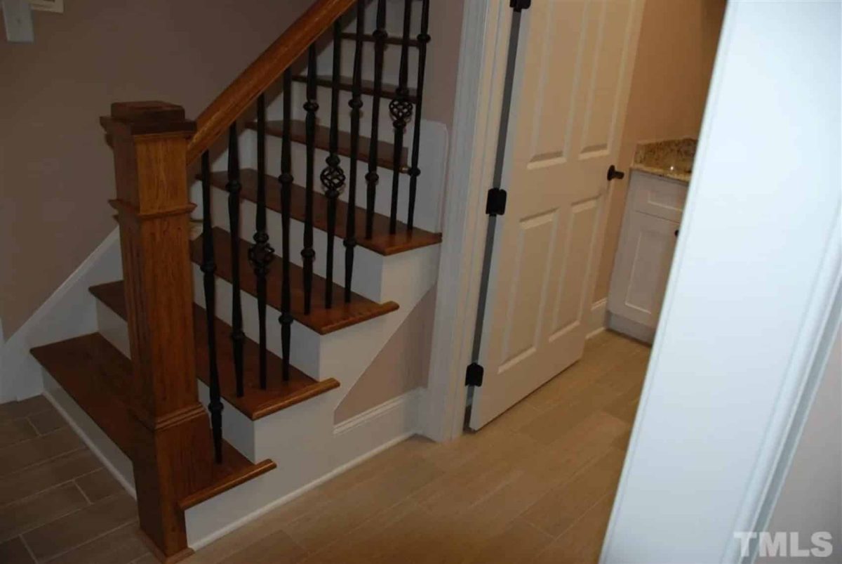 Modern house Blueprint with 1.5 Floors and CAD Designs