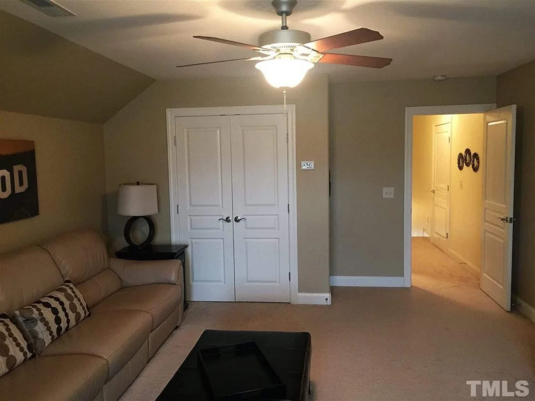 Single-Family house Floor Plan with 3 Beds