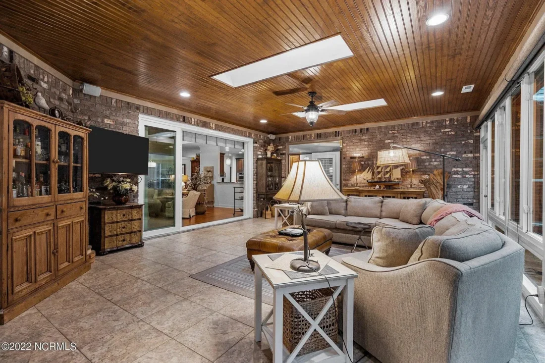 Craftsman house Floor Plan: 4 Bed, 3 Bath, 2-Story Blueprint