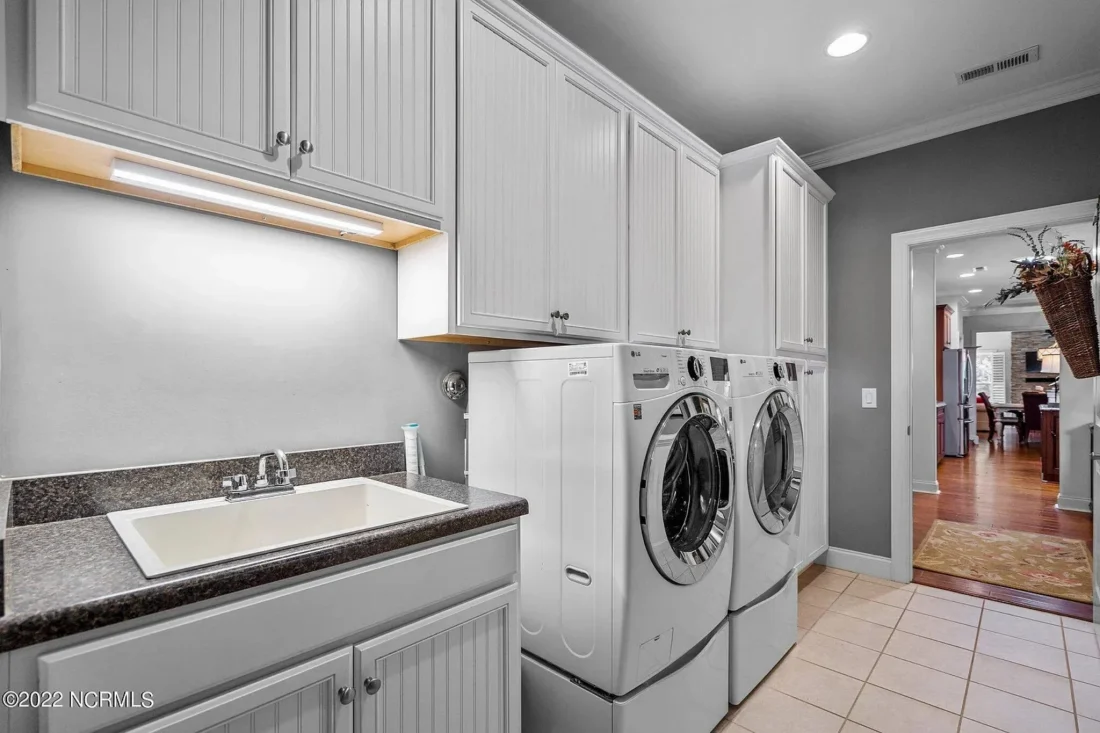 Craftsman house Floor Plan: 4 Bed, 3 Bath, 2-Story Blueprint