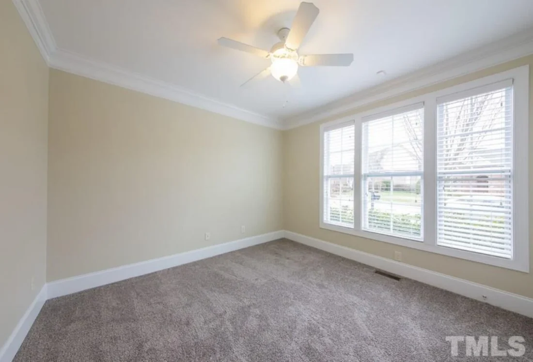 house Design Plan: 4-Bedroom Traditional Blueprint with CAD