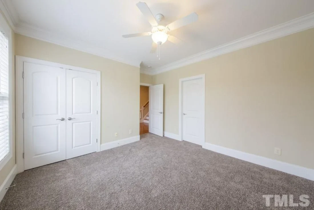 house Design Plan: 4-Bedroom Traditional Blueprint with CAD