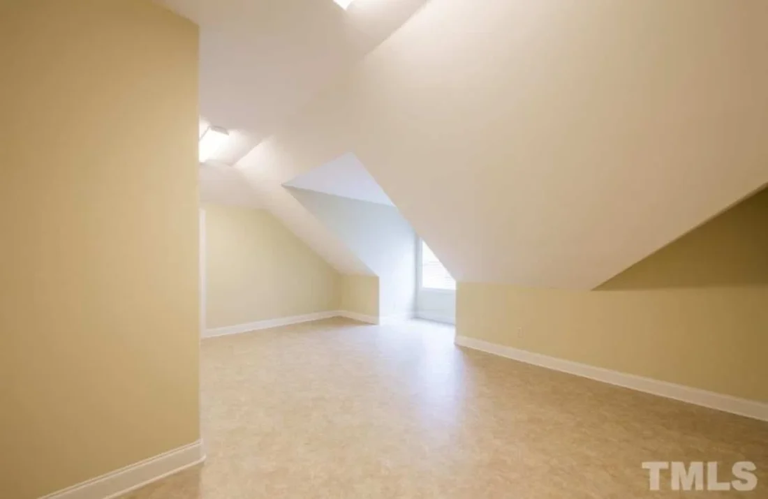 house Design Plan: 4-Bedroom Traditional Blueprint with CAD