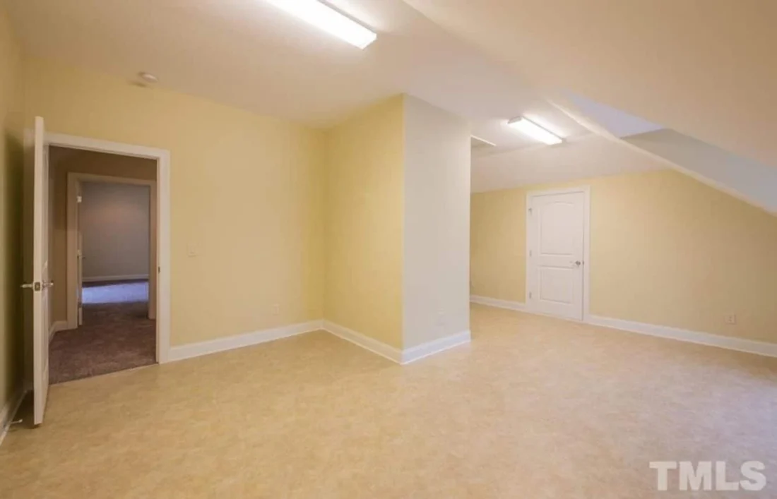 house Design Plan: 4-Bedroom Traditional Blueprint with CAD