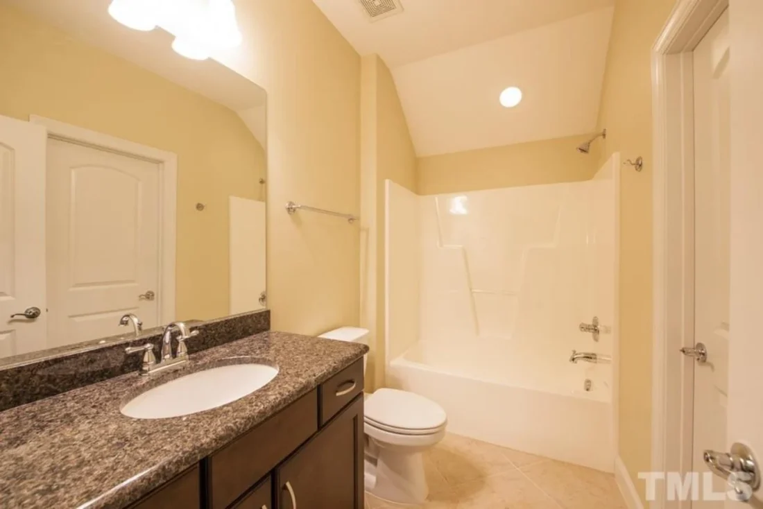 house Design Plan: 4-Bedroom Traditional Blueprint with CAD