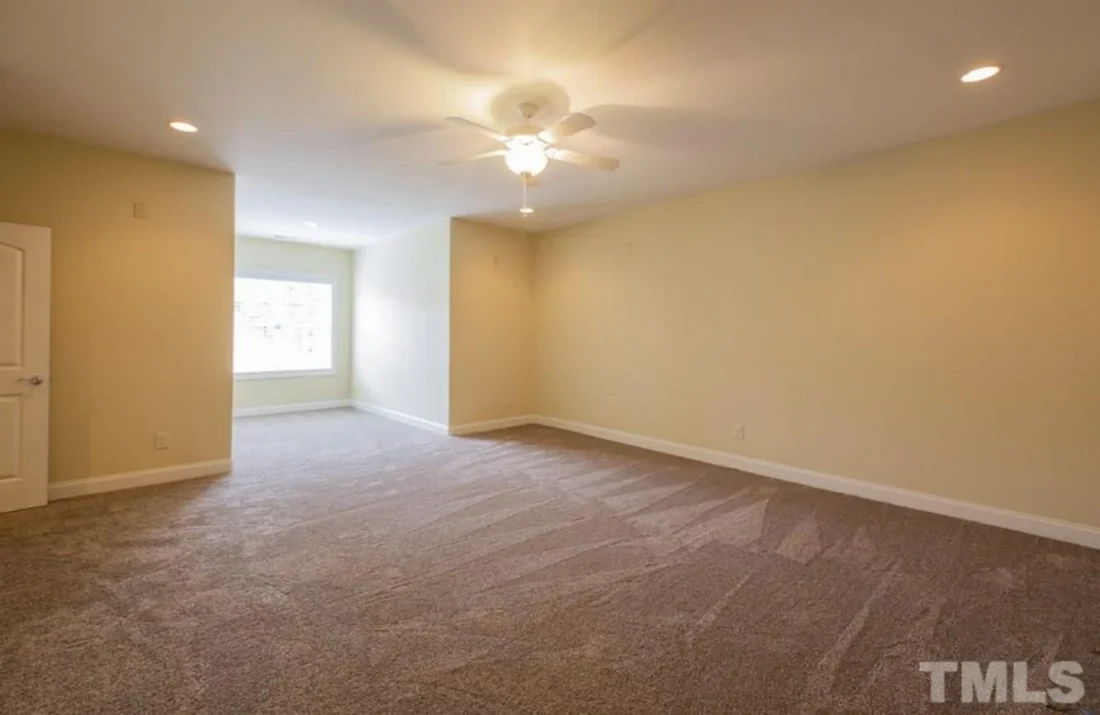 house Design Plan: 4-Bedroom Traditional Blueprint with CAD