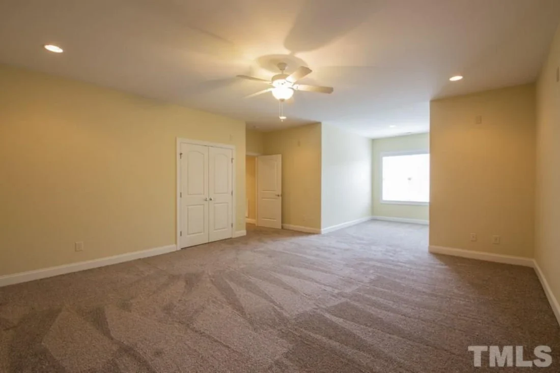 house Design Plan: 4-Bedroom Traditional Blueprint with CAD