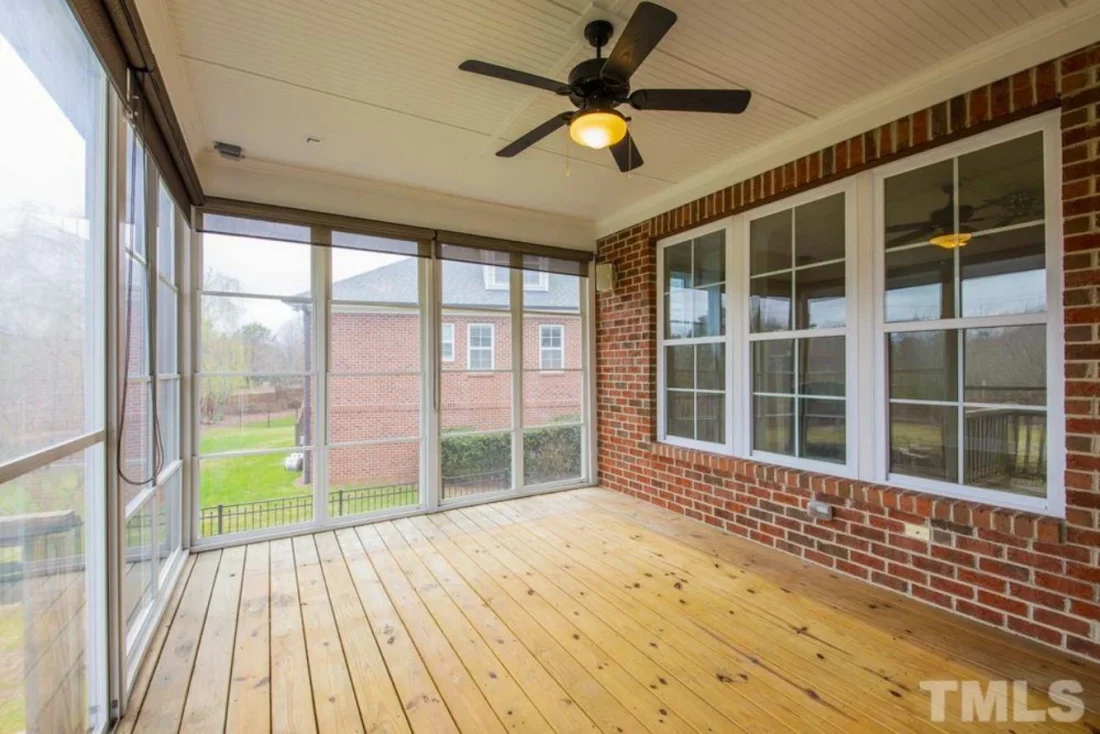 house Design Plan: 4-Bedroom Traditional Blueprint with CAD