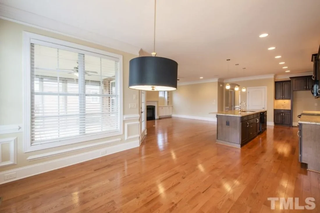 house Design Plan: 4-Bedroom Traditional Blueprint with CAD