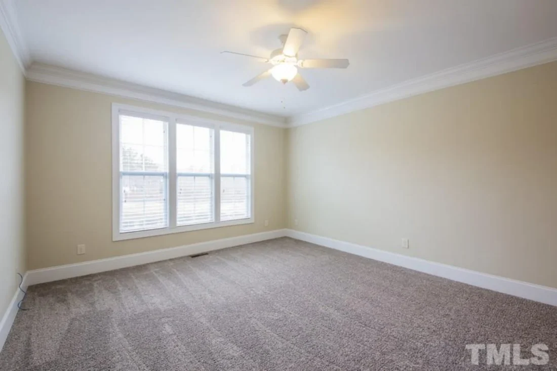 house Design Plan: 4-Bedroom Traditional Blueprint with CAD