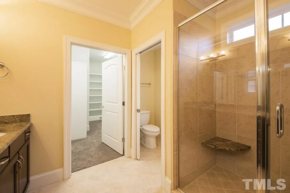 house Design Plan: 4-Bedroom Traditional Blueprint with CAD