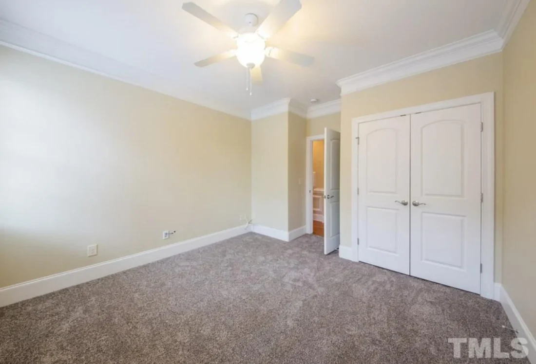 house Design Plan: 4-Bedroom Traditional Blueprint with CAD