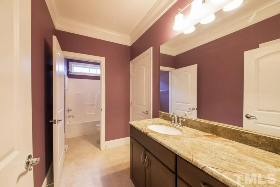 house Design Plan: 4-Bedroom Traditional Blueprint with CAD