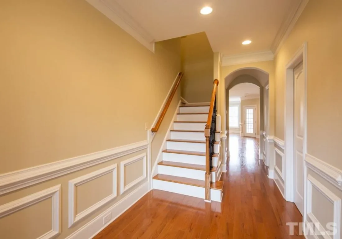 house Design Plan: 4-Bedroom Traditional Blueprint with CAD