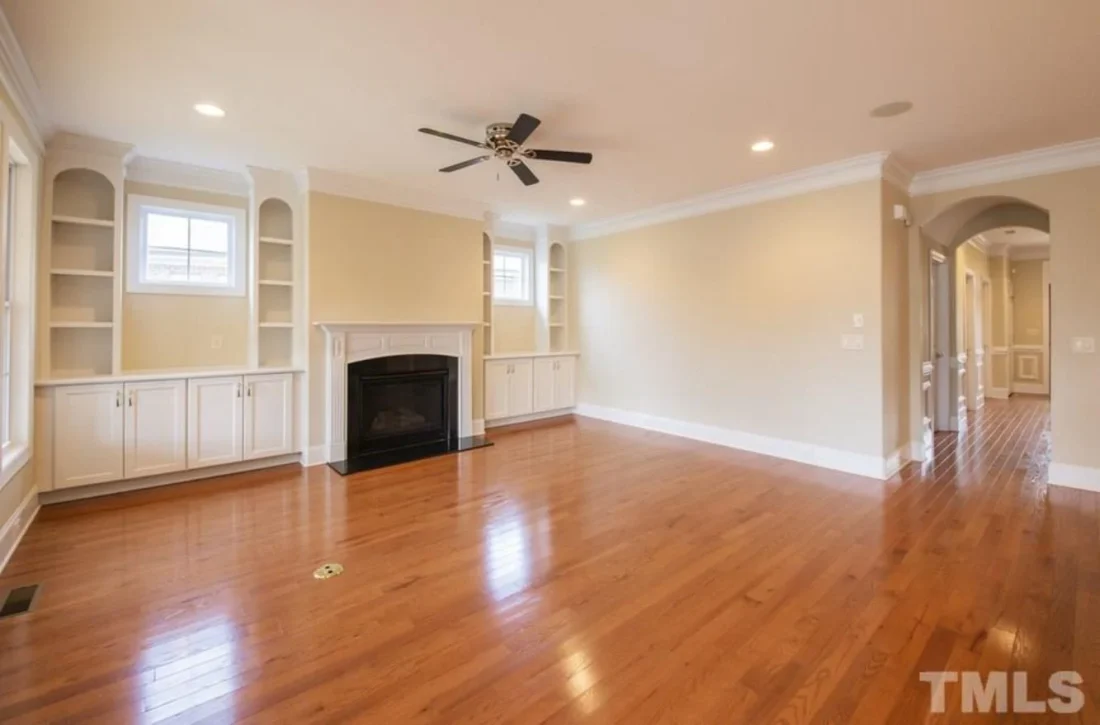 house Design Plan: 4-Bedroom Traditional Blueprint with CAD