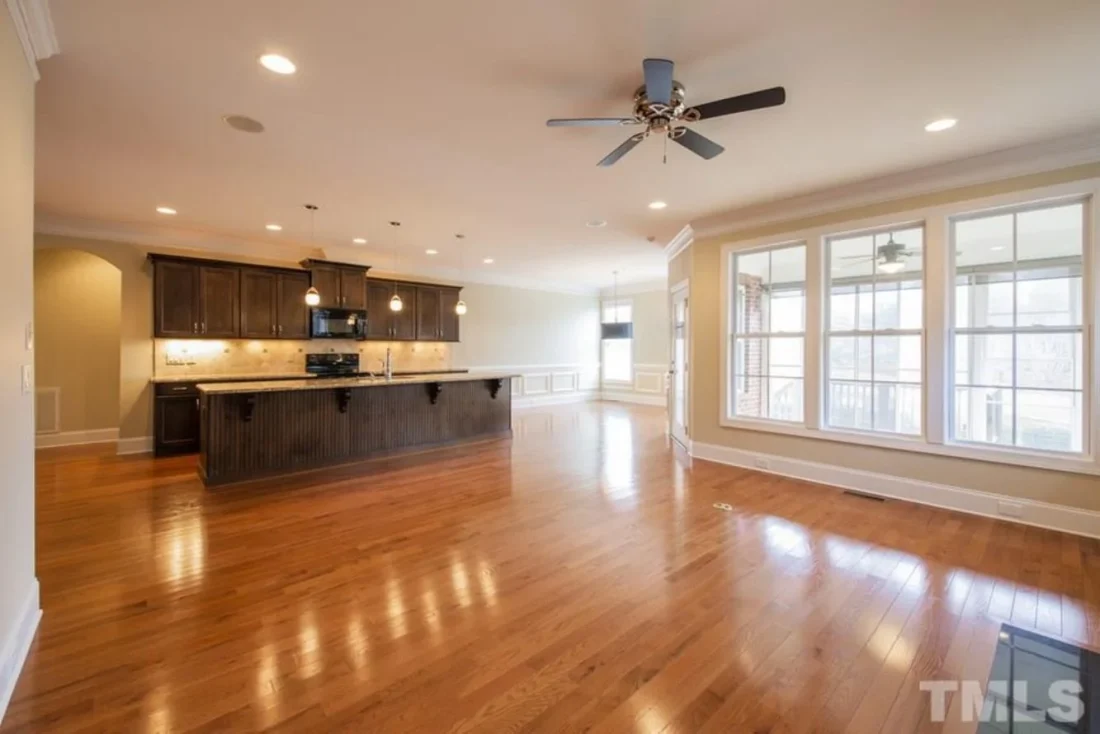 house Design Plan: 4-Bedroom Traditional Blueprint with CAD