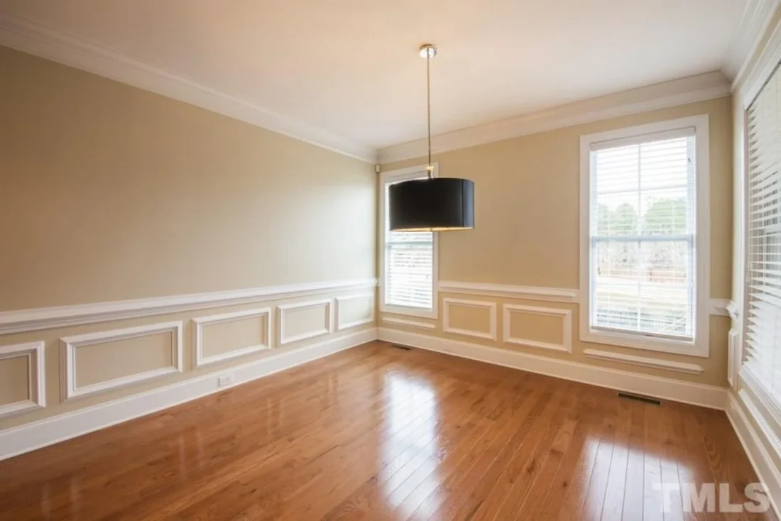 house Design Plan: 4-Bedroom Traditional Blueprint with CAD