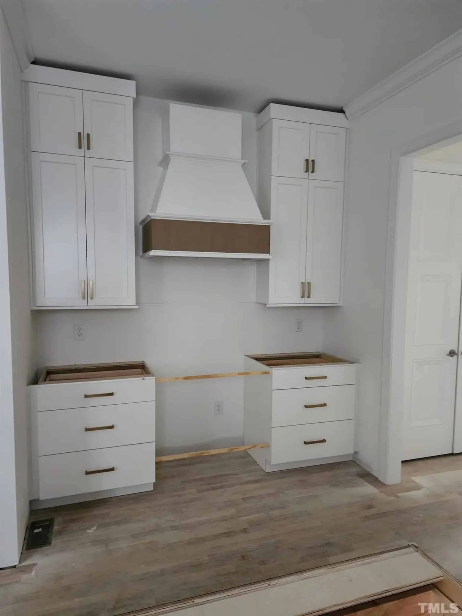 20-2132 HOUSE PLAN - Modern Farmhouse Plan - 3-Bed, 2.5-Bath, 2,035 SF 9 Modern Craftsman house Plan with Bonus Room and Open Floor Design