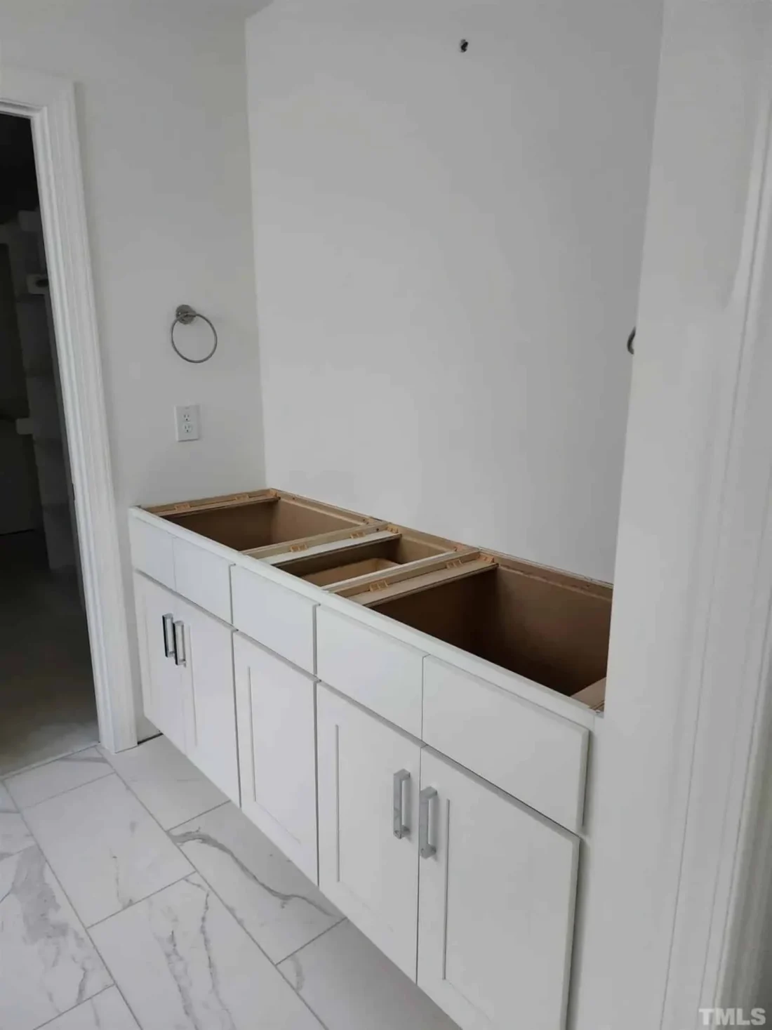 Modern Craftsman house Plan with Bonus Room and Open Floor Design