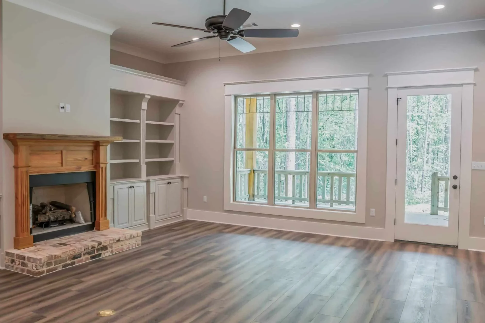 Craftsman house Plan with Bonus Room and Spacious Floor Plan