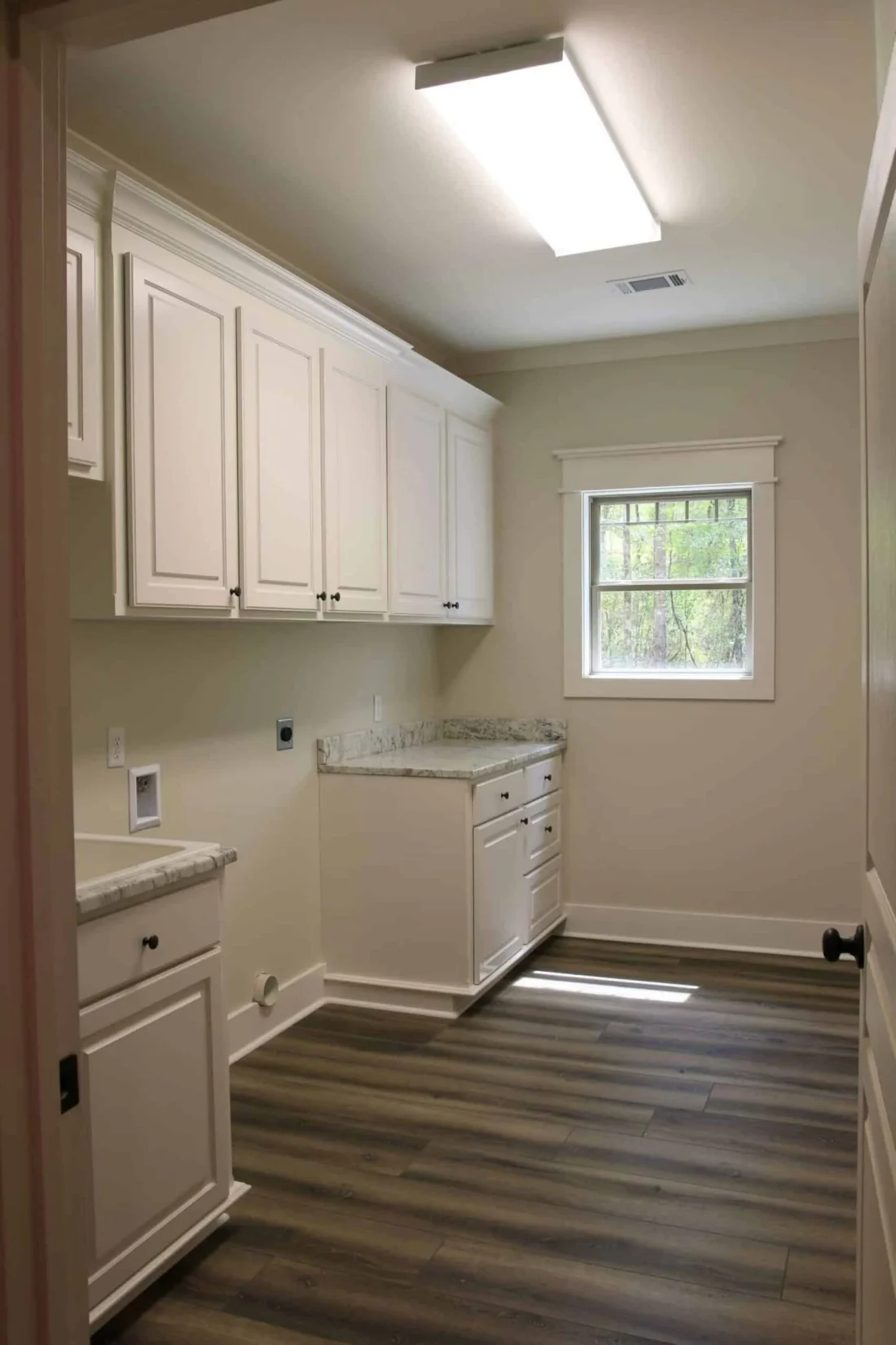 Craftsman house Plan with Bonus Room and Spacious Floor Plan