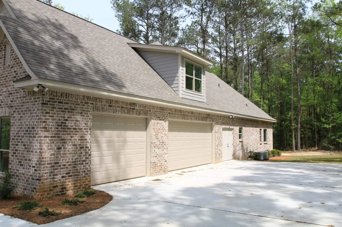 Craftsman house Plan with Bonus Room and Spacious Floor Plan