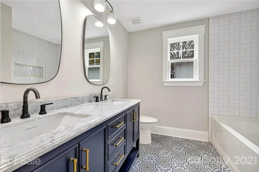 Stylish 4-Bedroom house Plan with CAD Designs and Open Layout