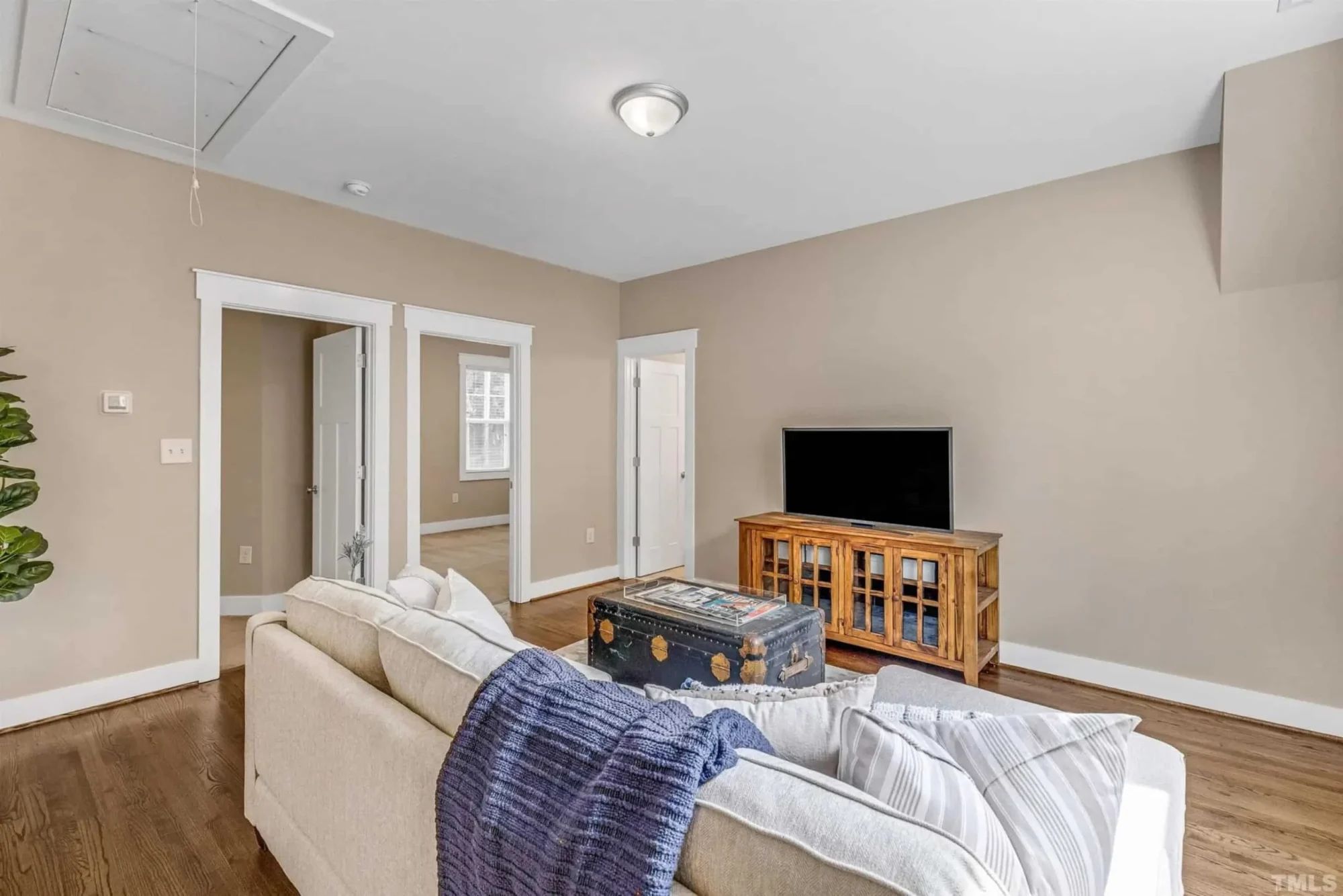 Craftsman house Floor Plan: Spacious Design & Quality Features