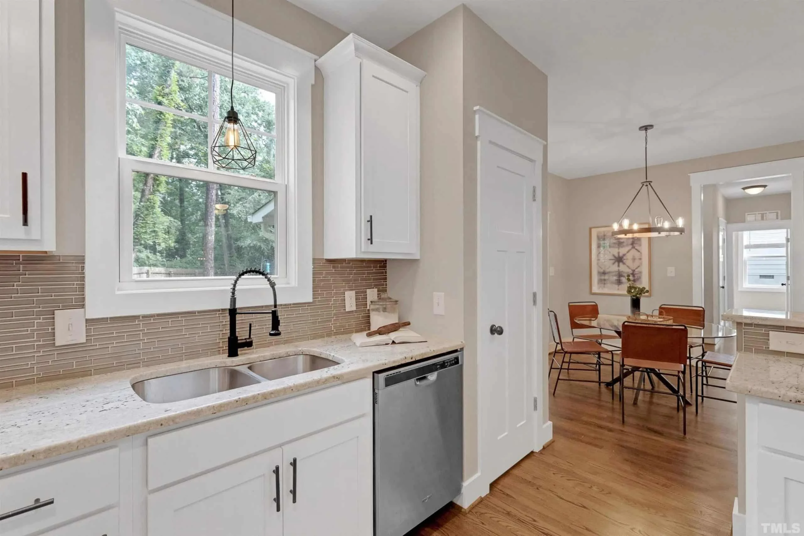 Craftsman house Floor Plan: Spacious Design & Quality Features