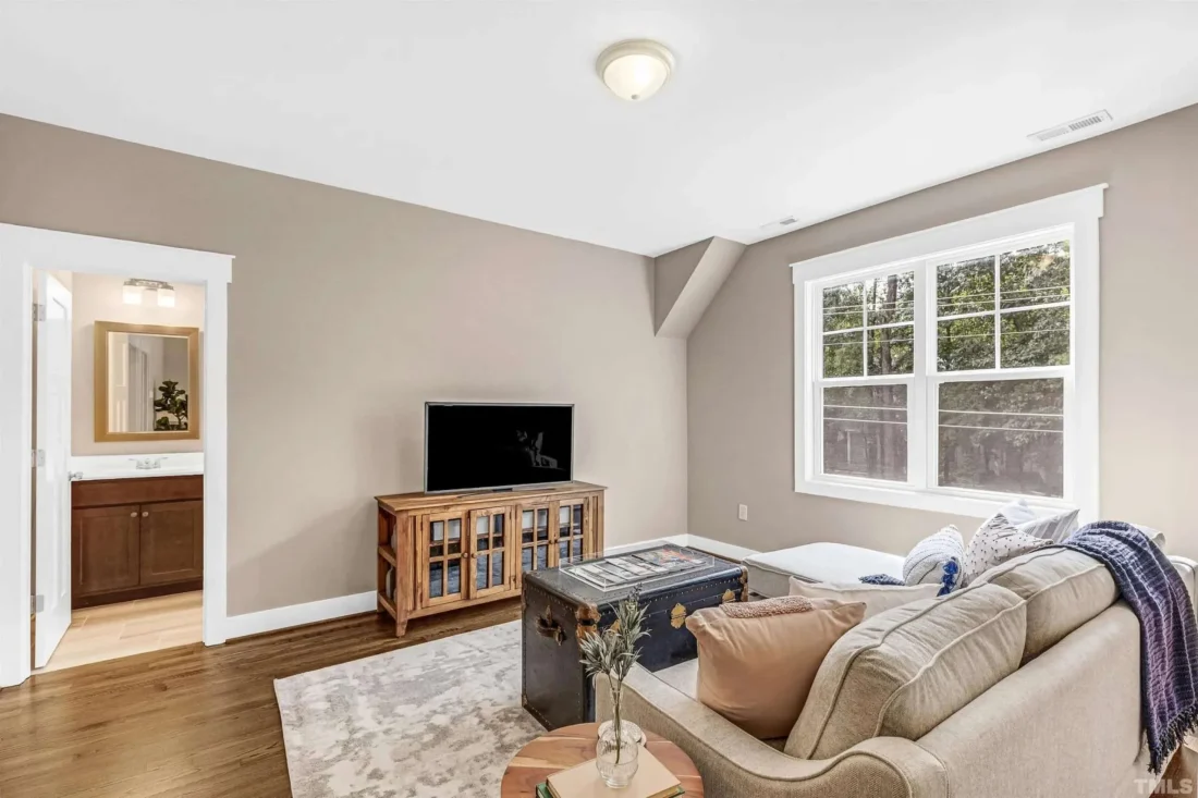 Craftsman house Floor Plan: Spacious Design & Quality Features