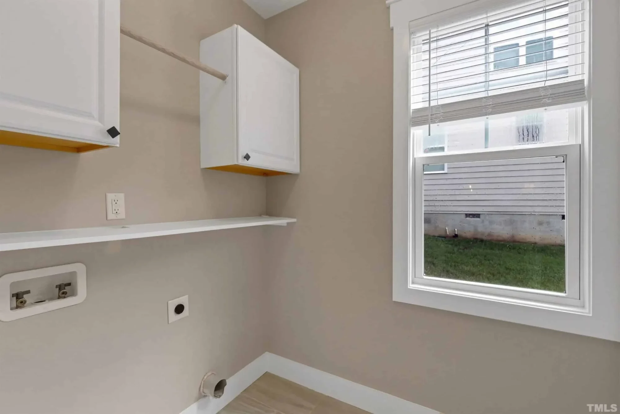 Craftsman house Floor Plan: Spacious Design & Quality Features