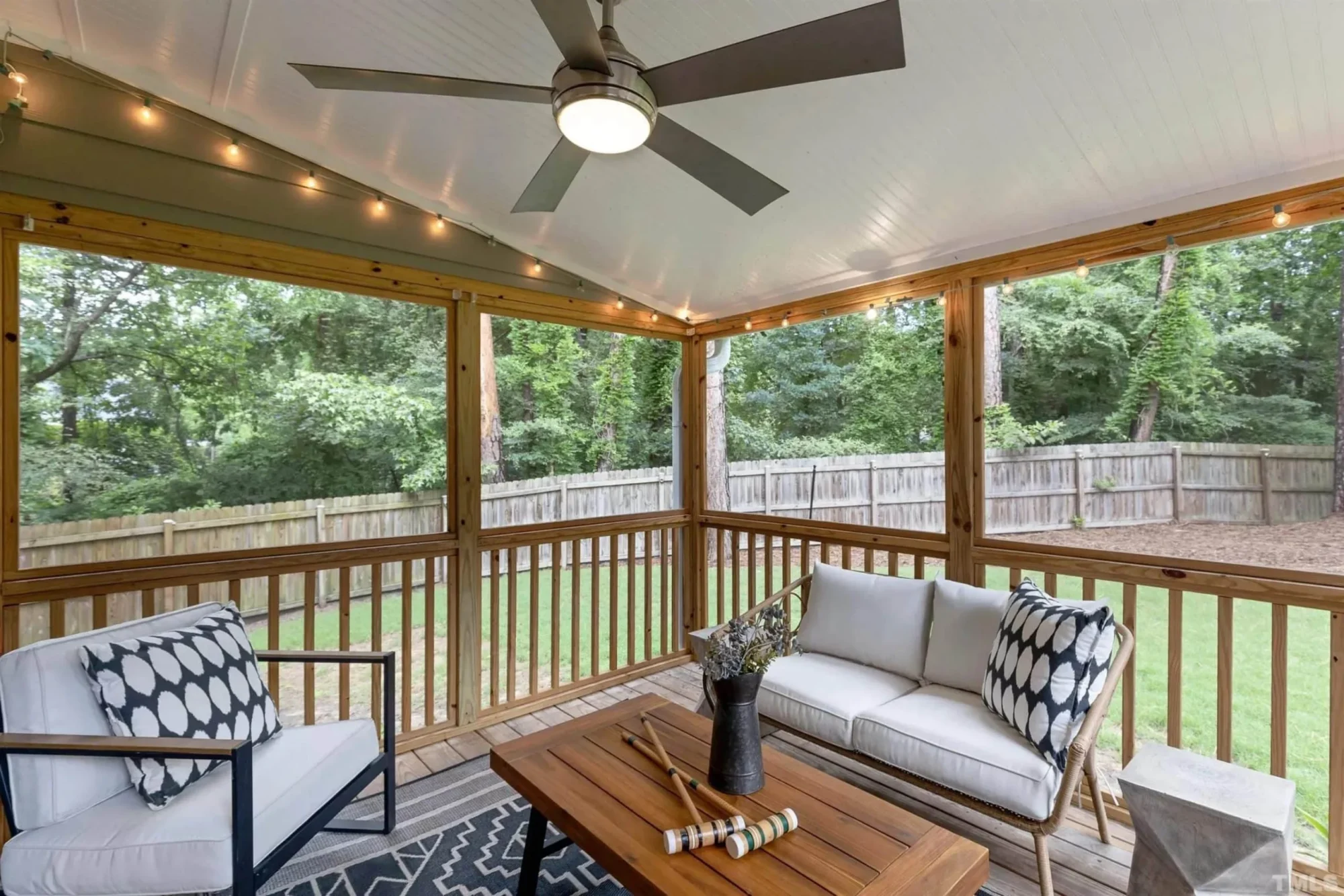 Craftsman house Floor Plan: Spacious Design & Quality Features