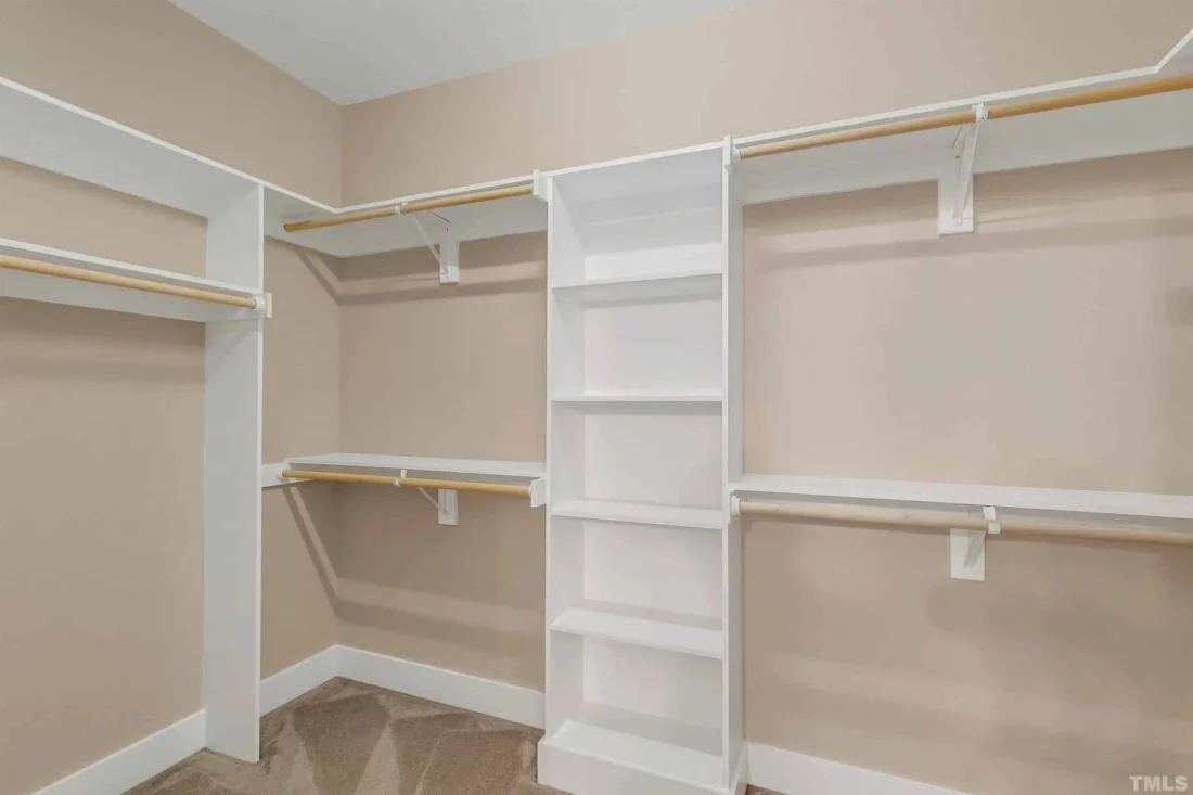 Craftsman house Floor Plan: Spacious Design & Quality Features