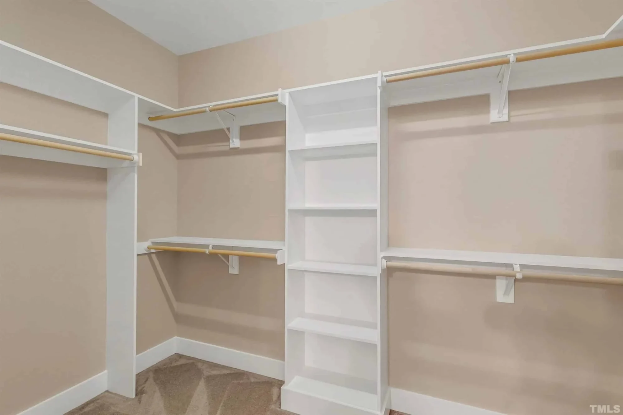 Craftsman house Floor Plan: Spacious Design & Quality Features