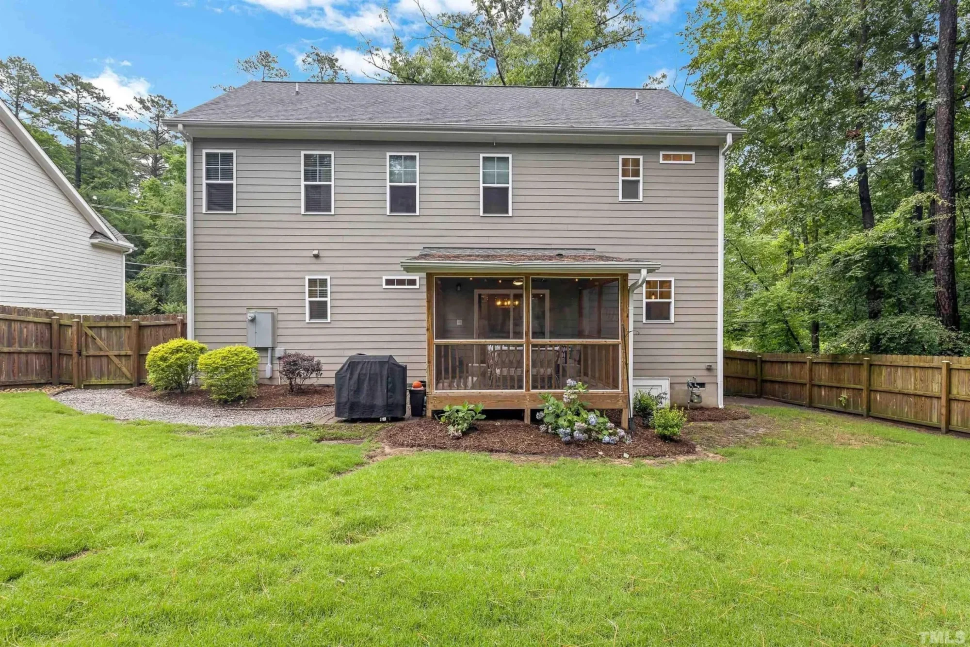 Craftsman house Floor Plan: Spacious Design & Quality Features