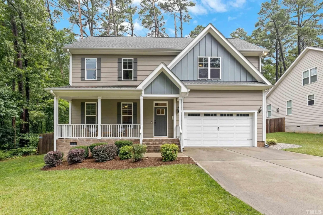 Craftsman house Floor Plan: Spacious Design & Quality Features