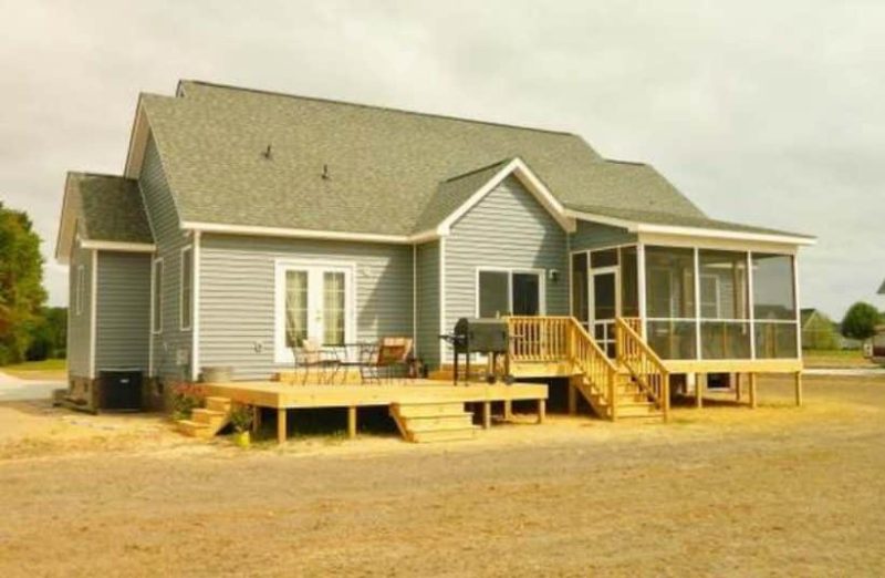 Craftsman house Floor Plan with Bonus Room and Open Design