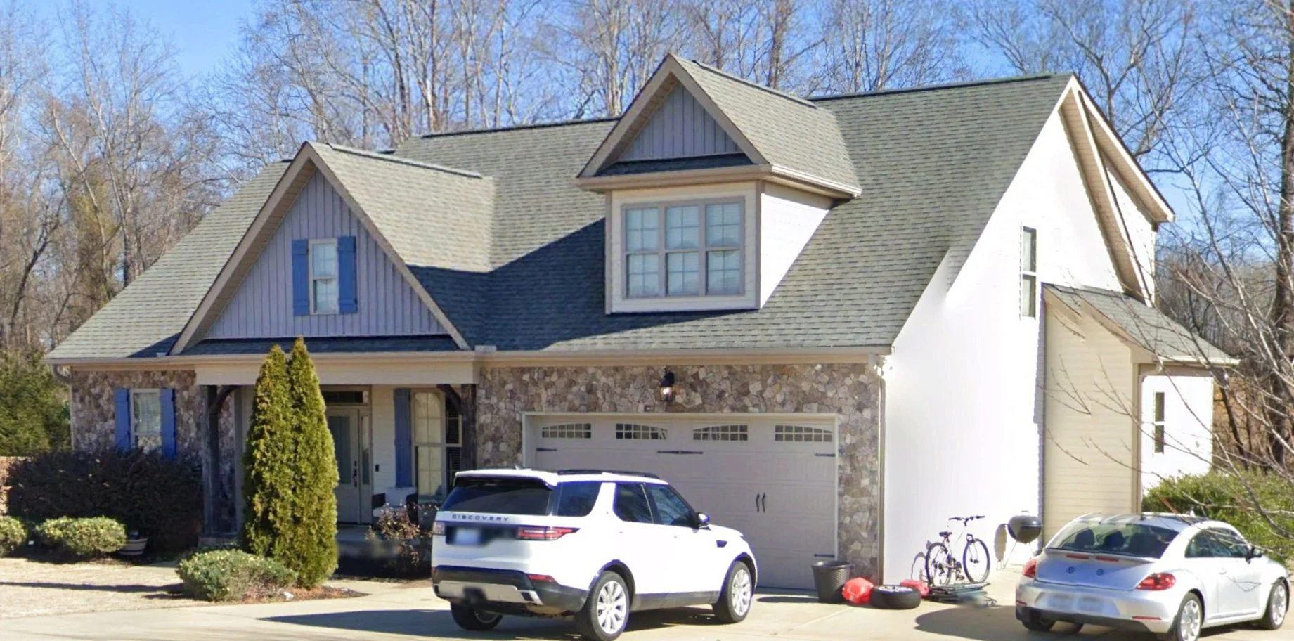 Modern Craftsman house Plan with 4 Bedrooms and 2-Car Garage