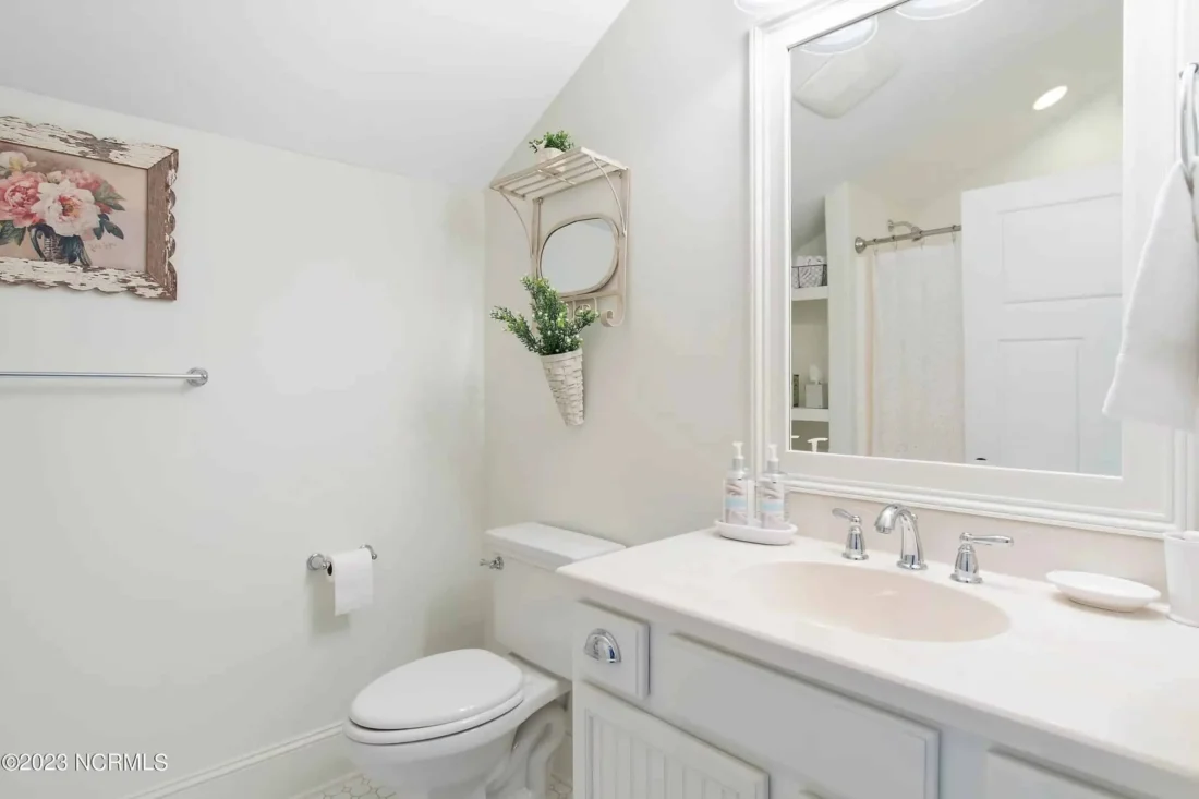 Craftsman house Floor Plan: 3-Bed, 2-Story Blueprint