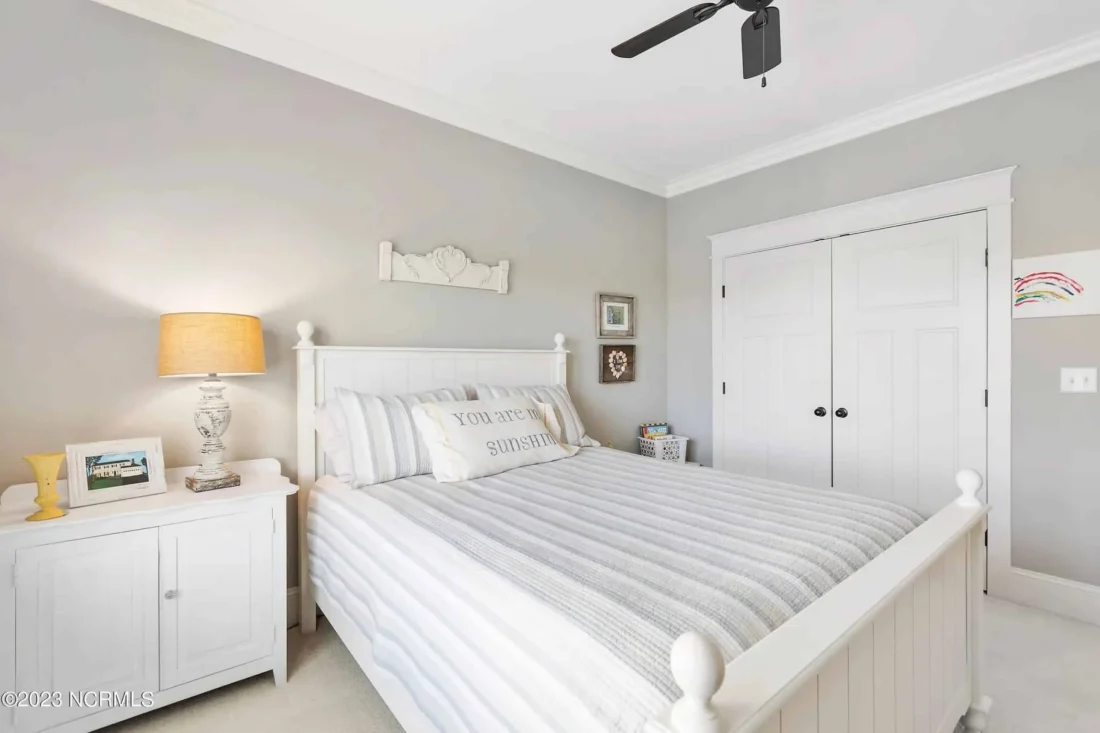 Craftsman house Floor Plan: 3-Bed, 2-Story Blueprint